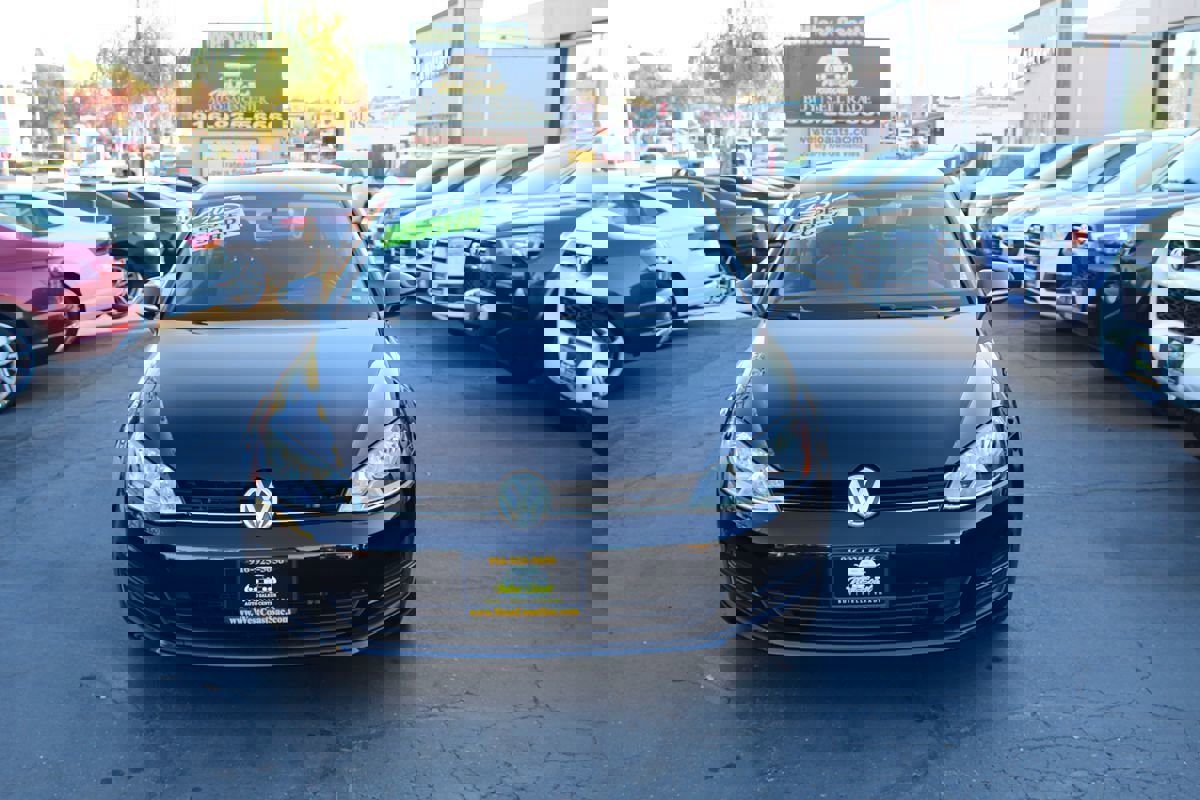 Used 2015 Volkswagen Golf Launch Edition image 3