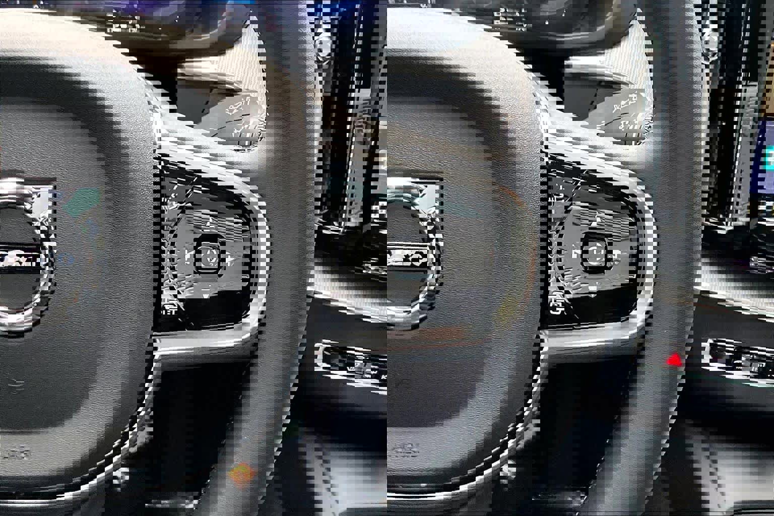 Used 2024 Volvo XC60 T8 Ultimate image 24