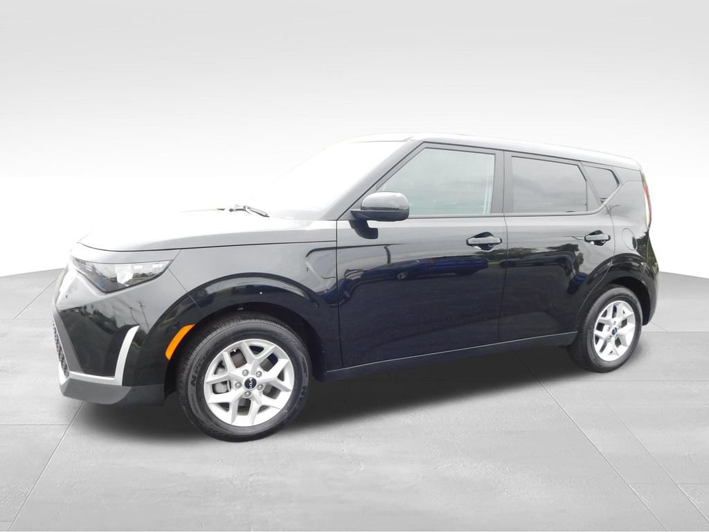 Used 2025 Kia Soul LX w/ LX Technology Package FWD image 7