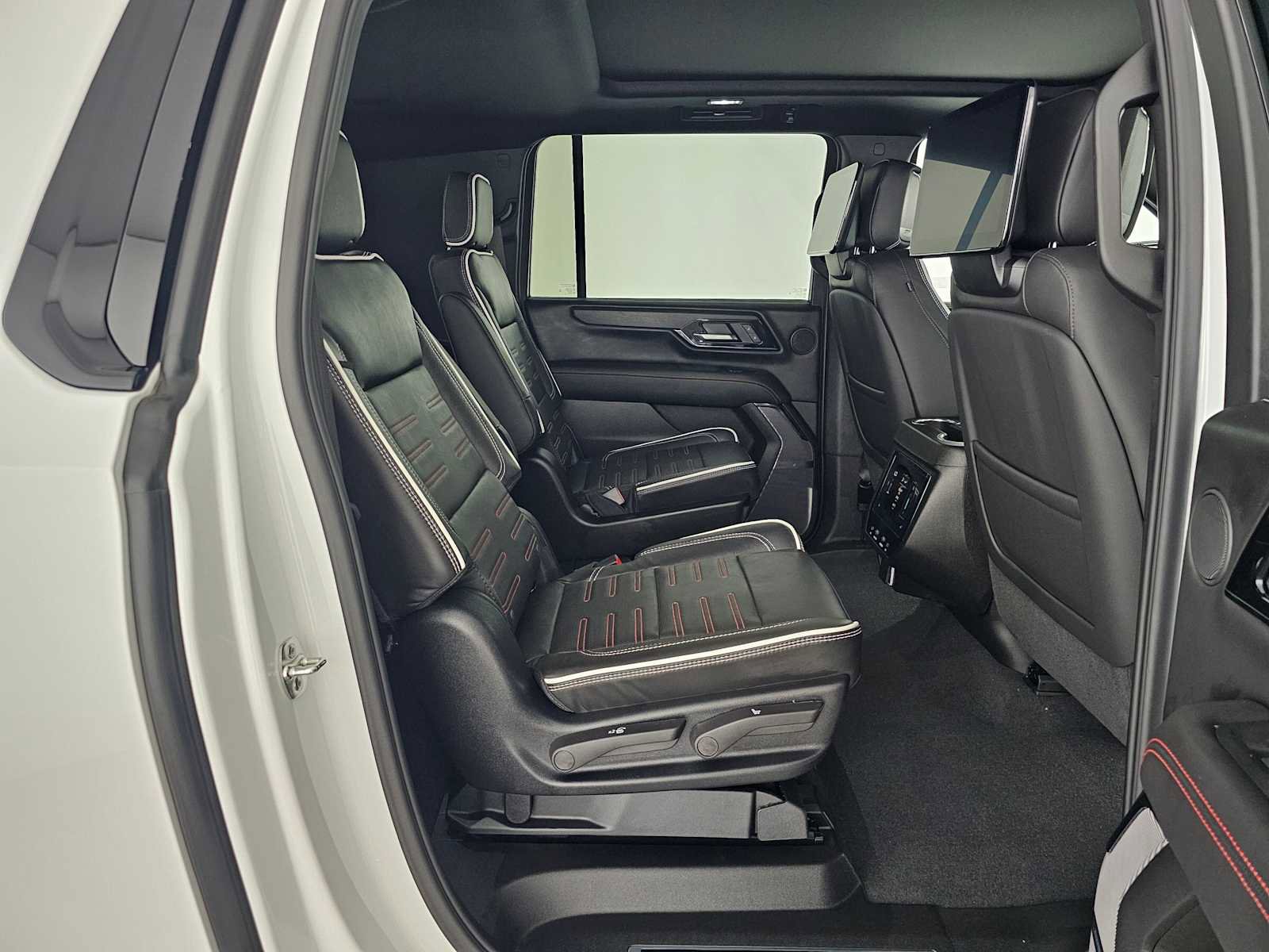 New 2026 GMC Yukon XL AT4 Ultimate AWD/4WD image 12