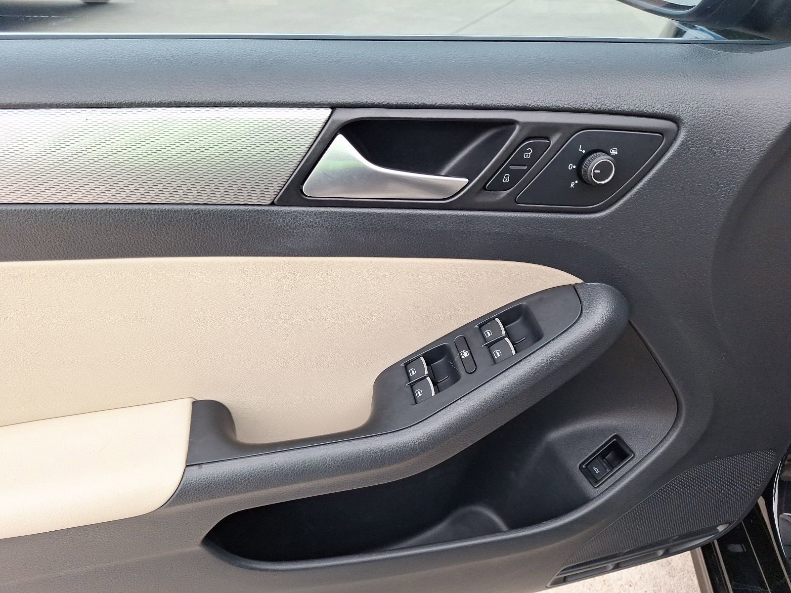 Used 2015 Volkswagen Jetta SE FWD image 17