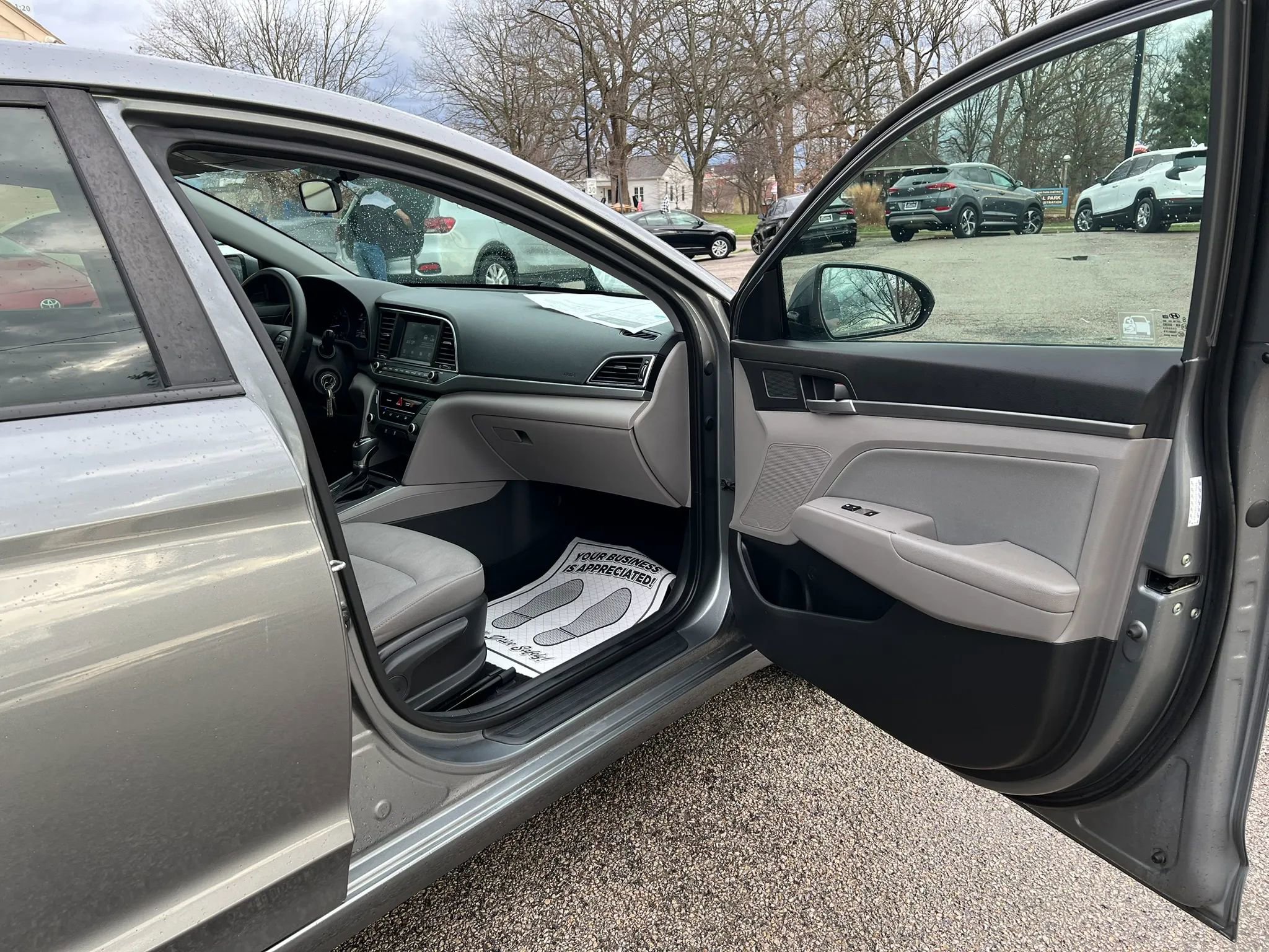 Used 2017 Hyundai Elantra SE image 18