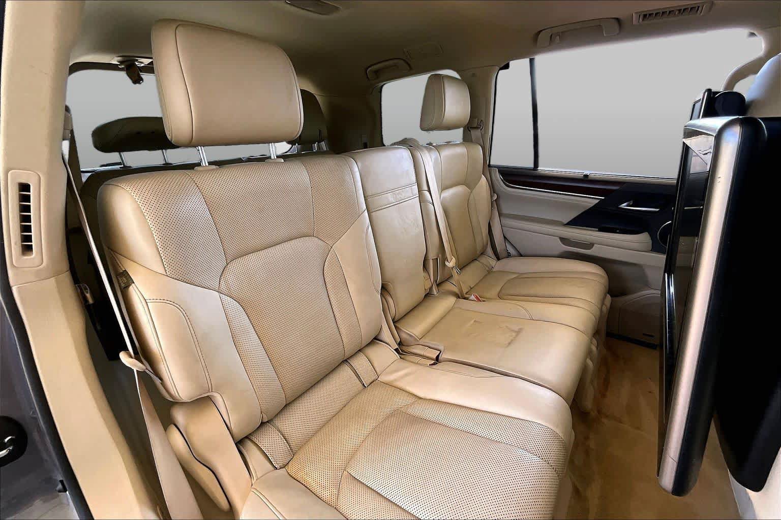 Used 2019 Lexus LX 570 4WD w/ Luxury Package image 17