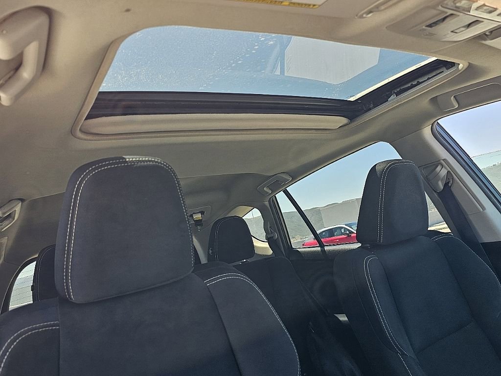 Used 2015 Toyota RAV4 XLE AWD/4WD image 18