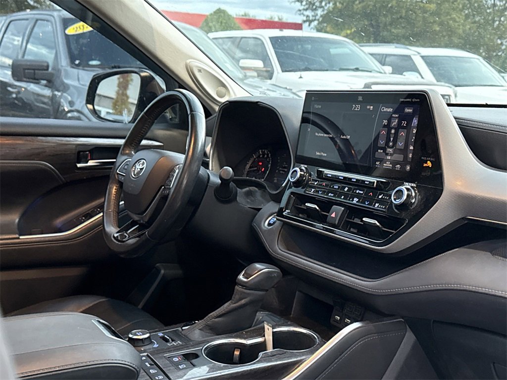 Used 2020 Toyota Highlander Platinum image 15