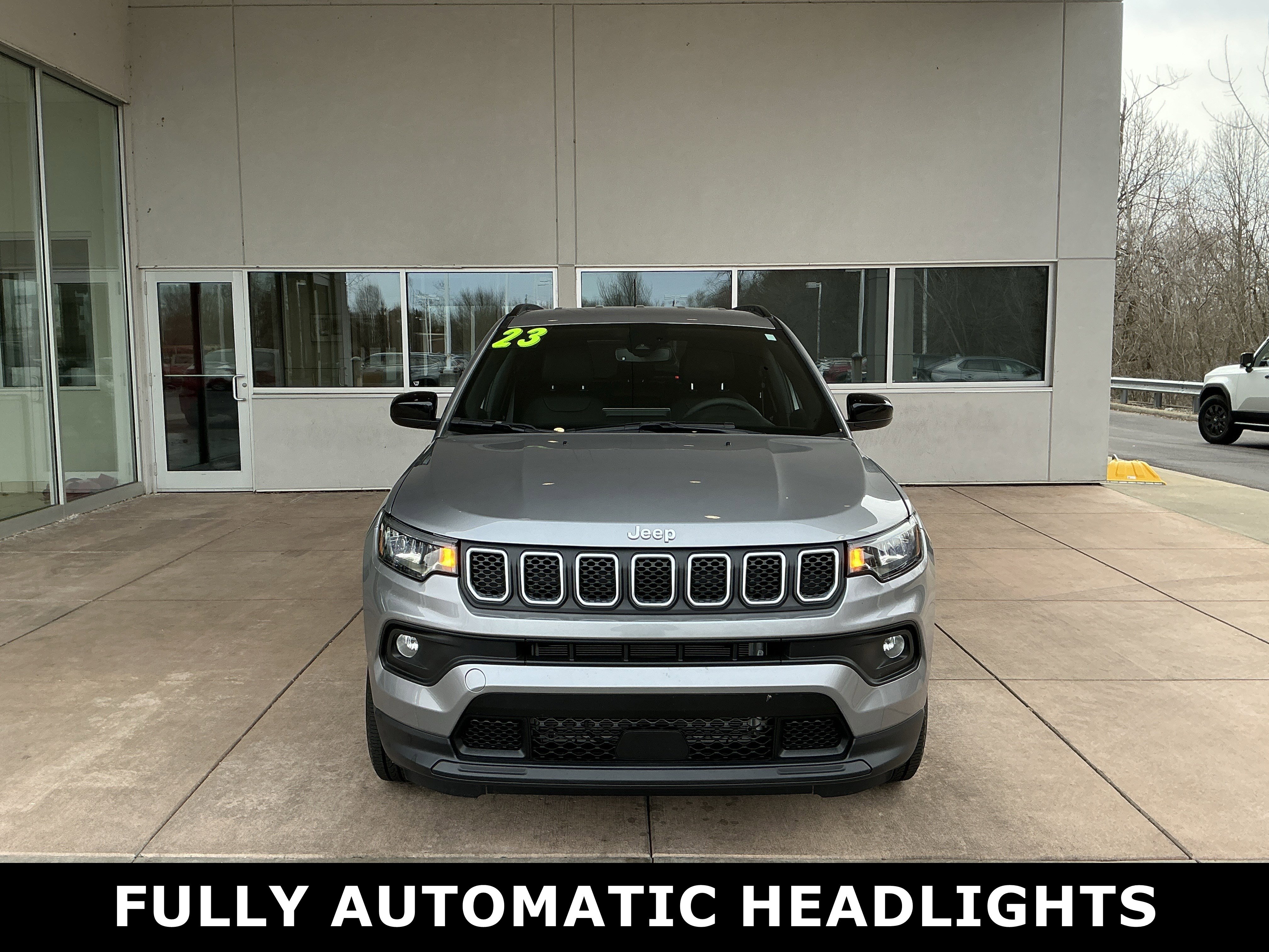Used 2023 Jeep Compass Latitude AWD/4WD image 2