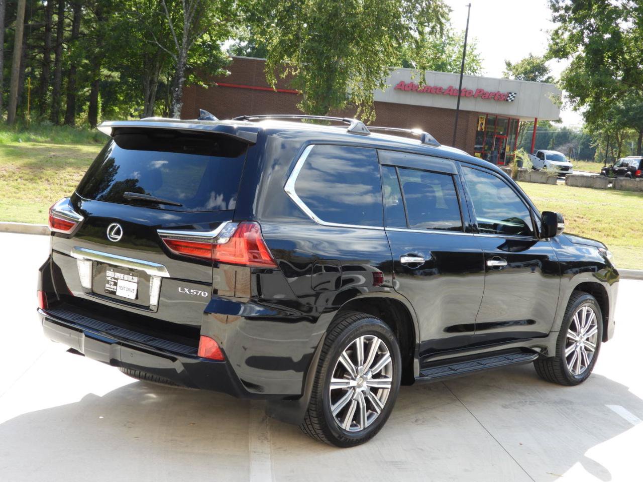 Used 2016 Lexus LX 570 4WD w/ 3rd Row & Luxury Pkg image 47