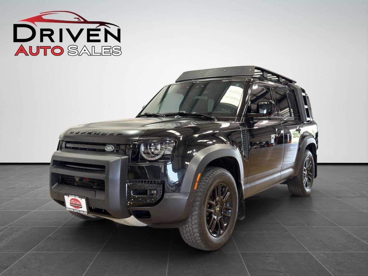 Used 2023 Land Rover Defender 130 SE AWD/4WD image 3
