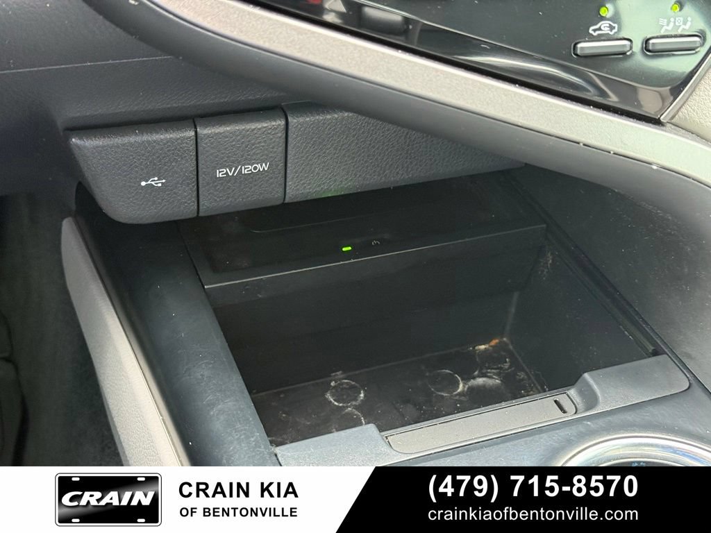 Used 2020 Toyota Camry XLE FWD image 18