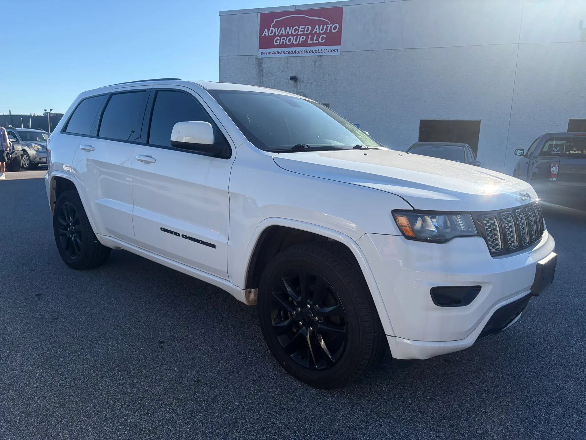 Used 2019 Jeep Grand Cherokee Altitude AWD/4WD image 12