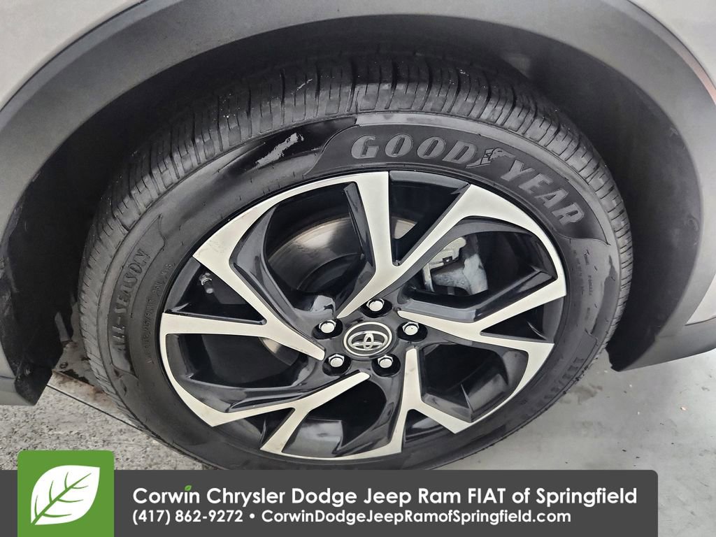 Used 2019 Toyota C-HR XLE FWD image 33