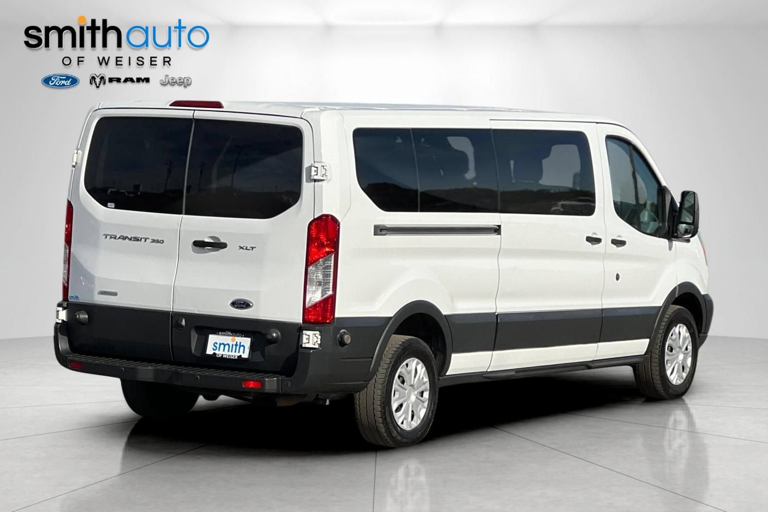 Used 2016 Ford Transit 350 XLT RWD image 4