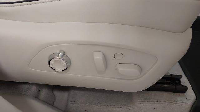 New 2027 Buick Enclave Avenir w/ LPO, Floor Liner Package AWD/4WD image 28