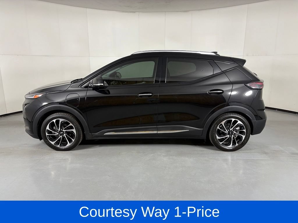 Used 2022 Chevrolet Bolt EUV Premier w/ Sun & Sound Package FWD image 6