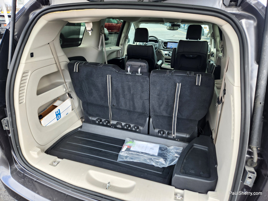 Used 2022 Chrysler Pacifica Touring-L FWD image 33