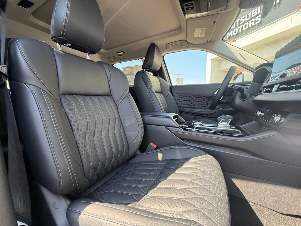 New 2026 Mitsubishi Outlander SEL FWD image 18