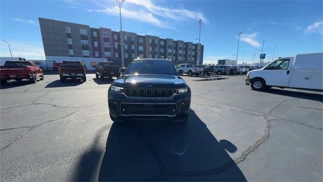 Used 2023 Jeep Grand Cherokee Overland image 3