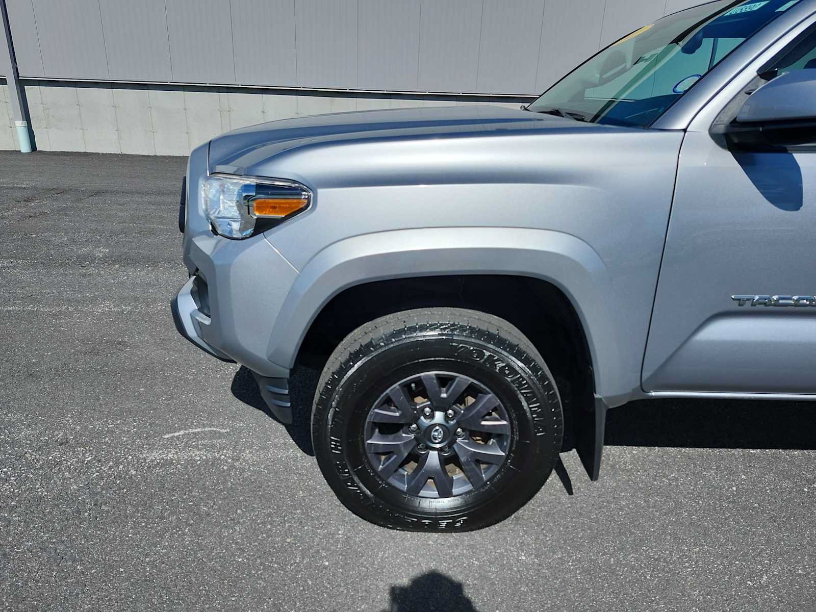 Used 2021 Toyota Tacoma SR5 AWD/4WD image 10