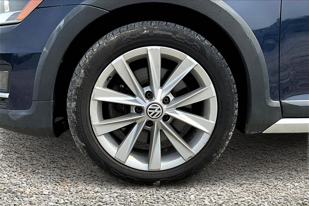 Used 2017 Volkswagen Golf Alltrack S image 8