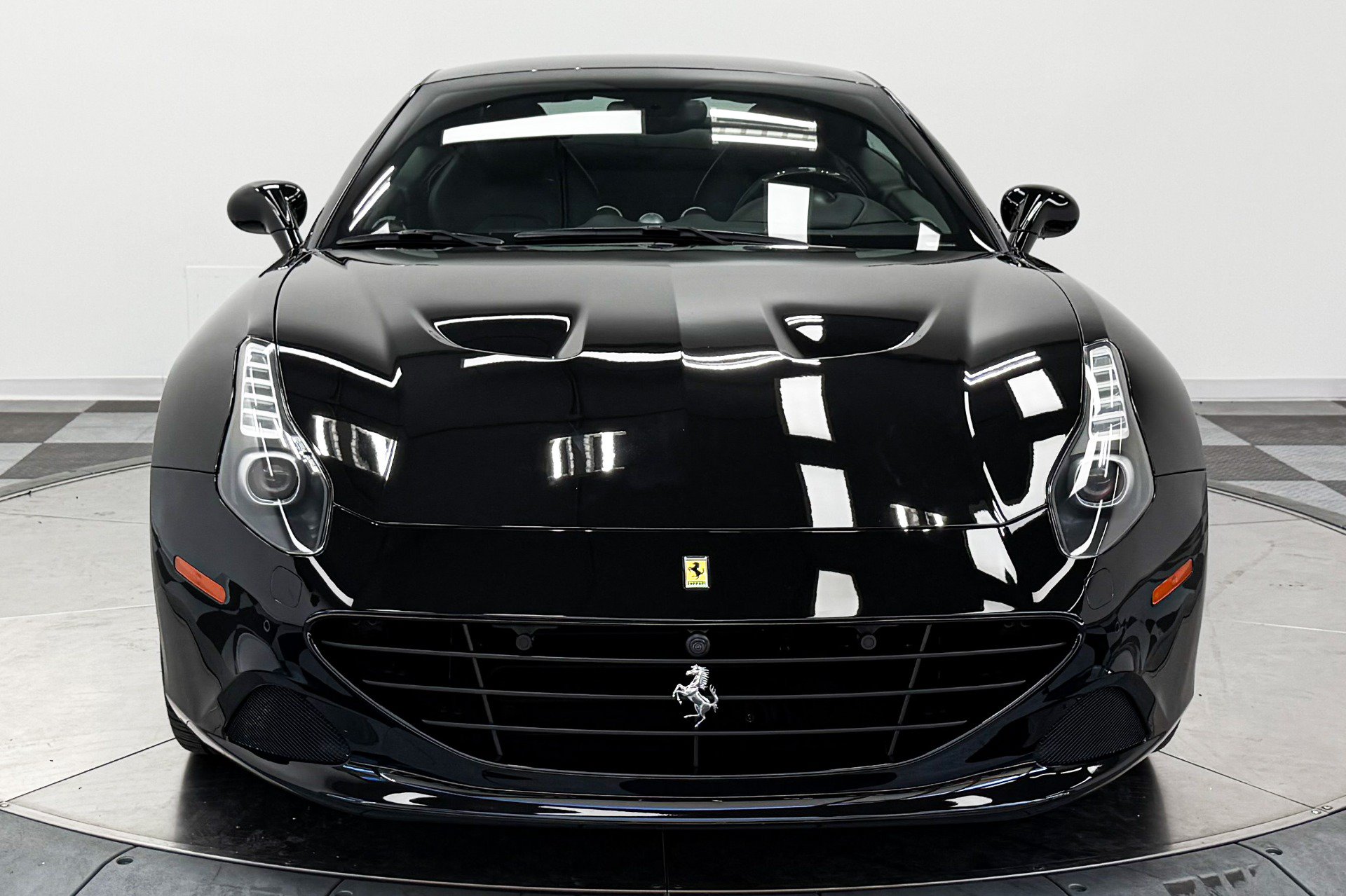 Used 2016 Ferrari California T RWD image 27