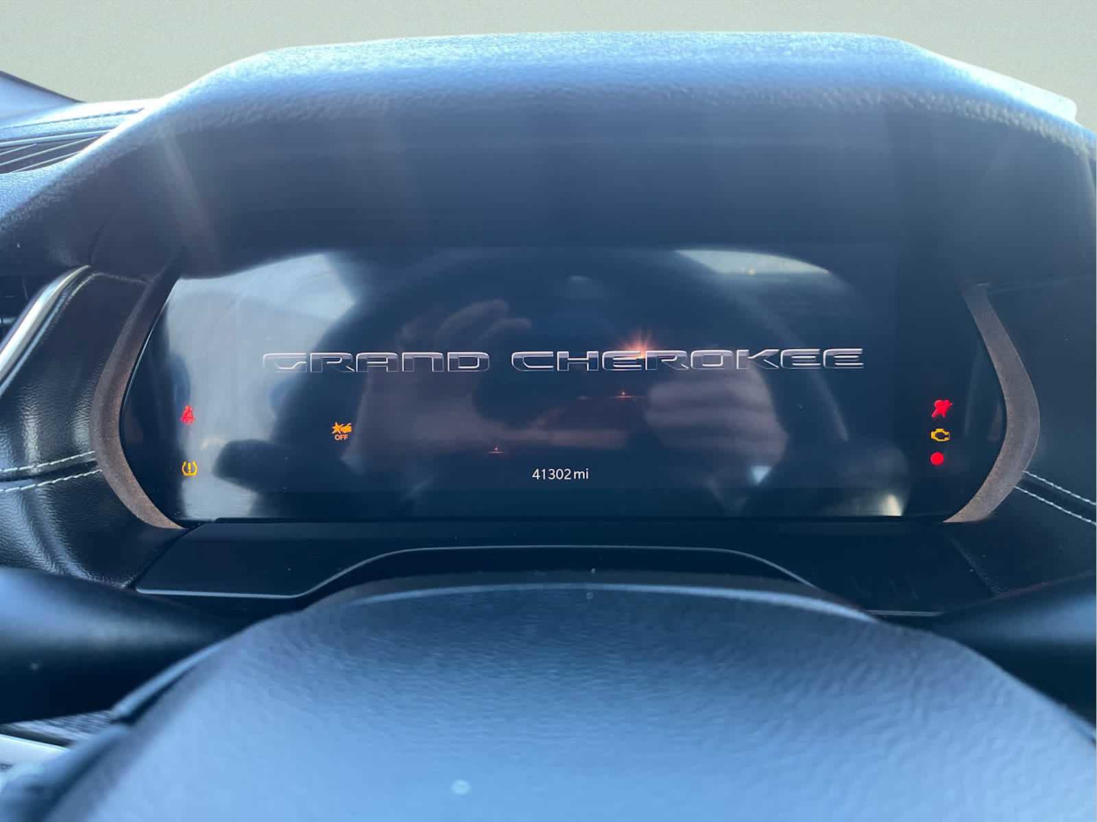 Used 2023 Jeep Grand Cherokee L Laredo image 42
