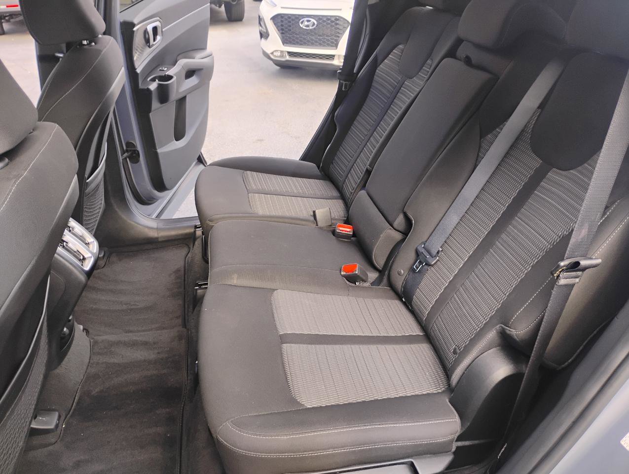 Used 2023 Kia Sorento LX FWD image 11