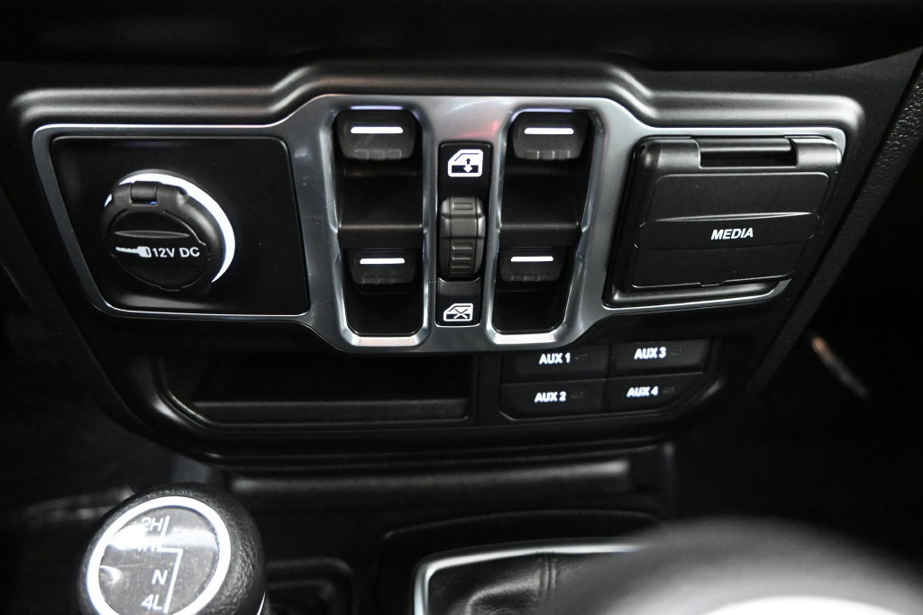 Used 2021 Jeep Gladiator Sport AWD/4WD image 32