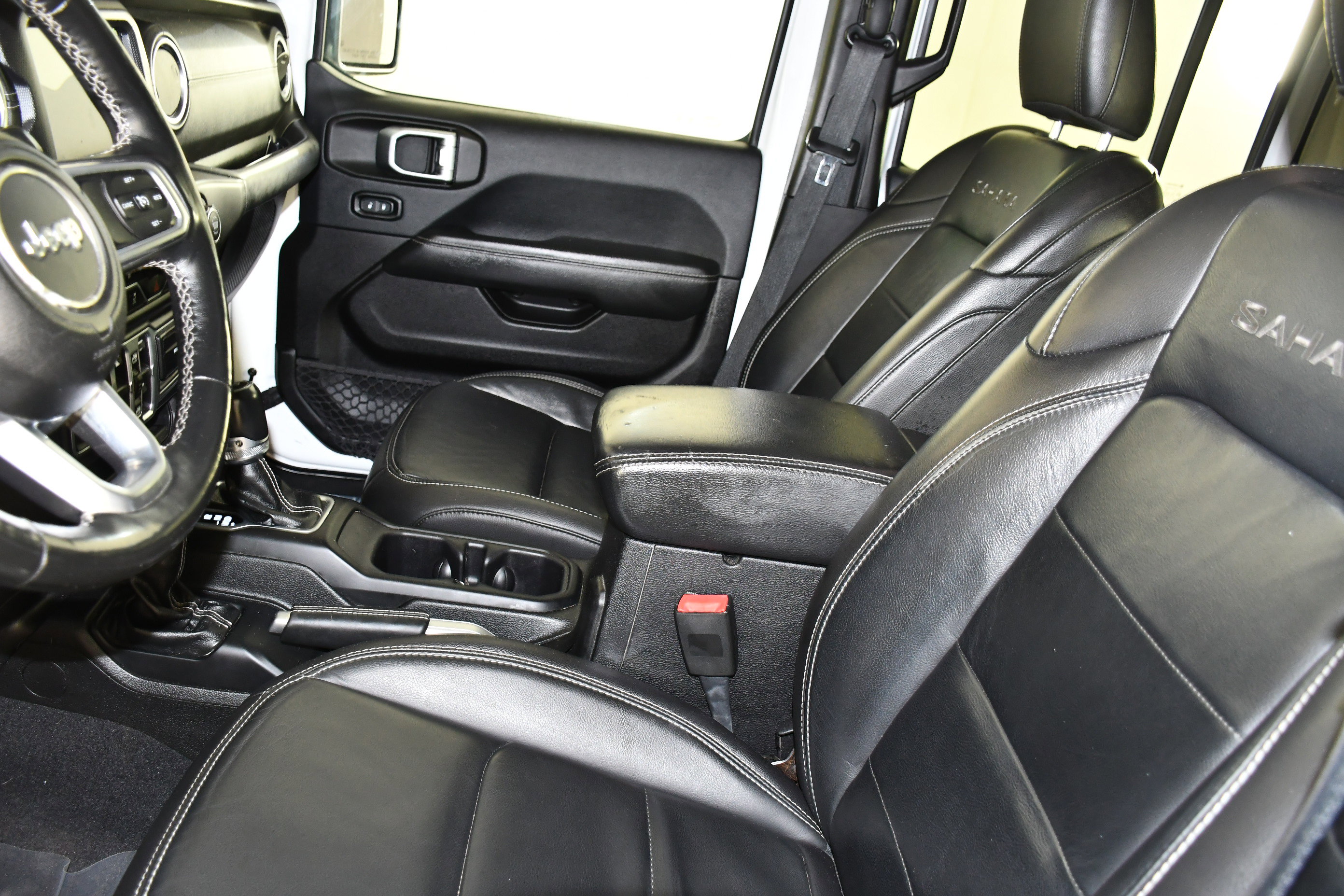 Used 2018 Jeep Wrangler Unlimited Sahara w/ Uconnect 4C Nav & Sound Group image 37