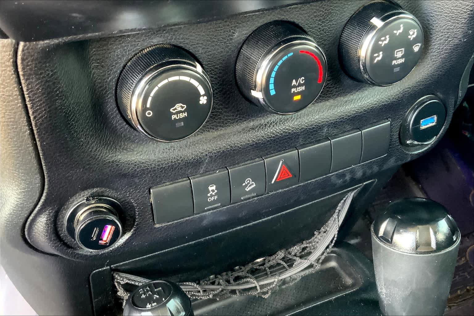 Used 2017 Jeep Wrangler Unlimited Sport AWD/4WD image 35