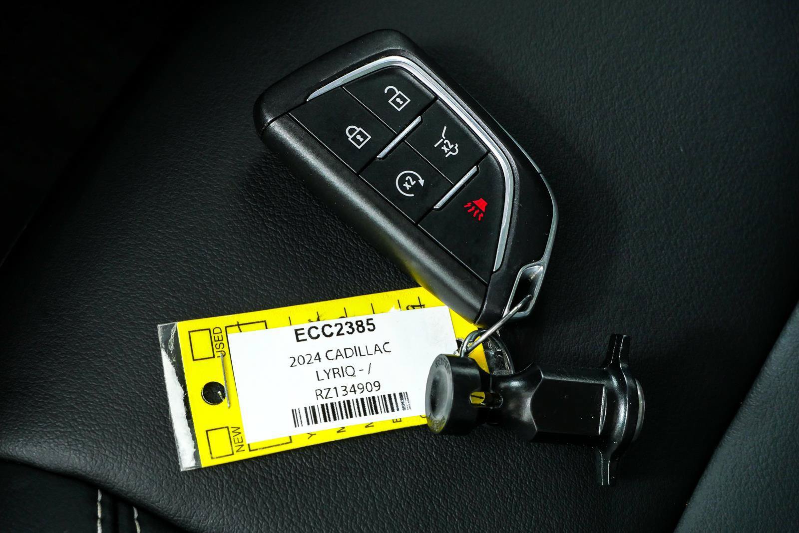 Certified 2024 Cadillac Lyriq Tech RWD image 38