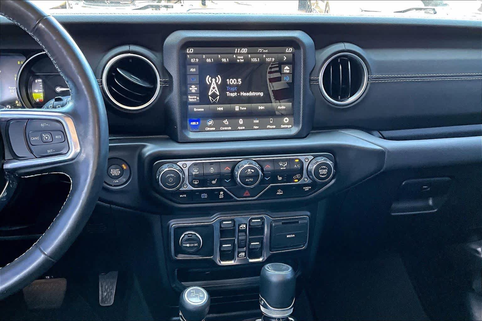 Used 2023 Jeep Wrangler Unlimited Sahara w/ Cold Weather Group AWD/4WD image 6