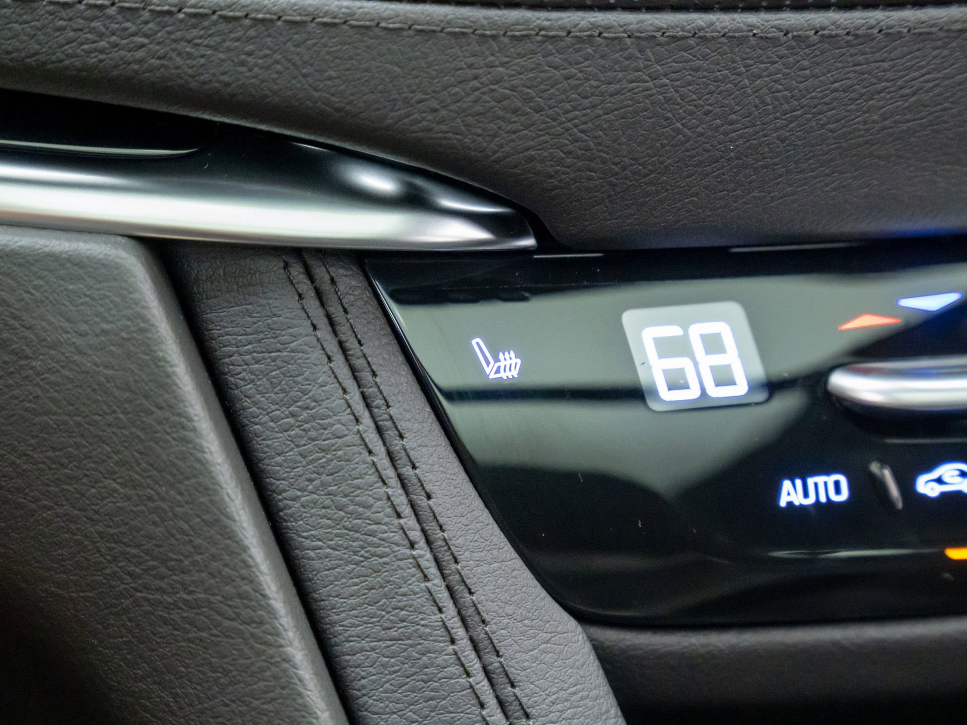 New 2025 Cadillac XT6 Luxury image 25