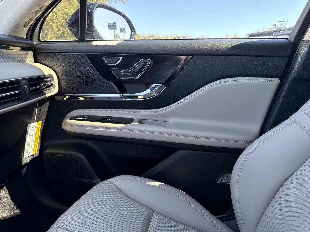 New 2026 Lincoln Corsair Premiere image 22