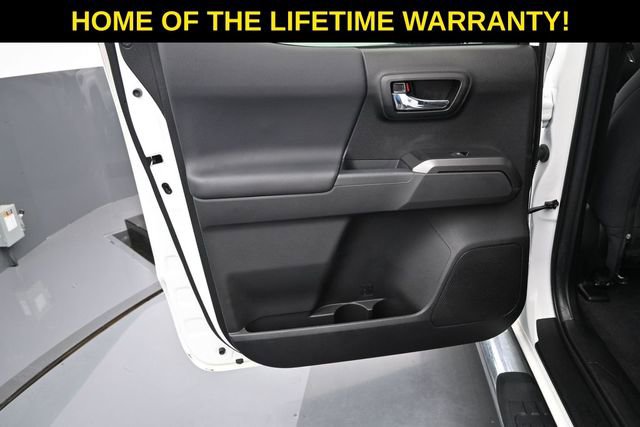 Used 2022 Toyota Tacoma TRD Sport AWD/4WD image 33