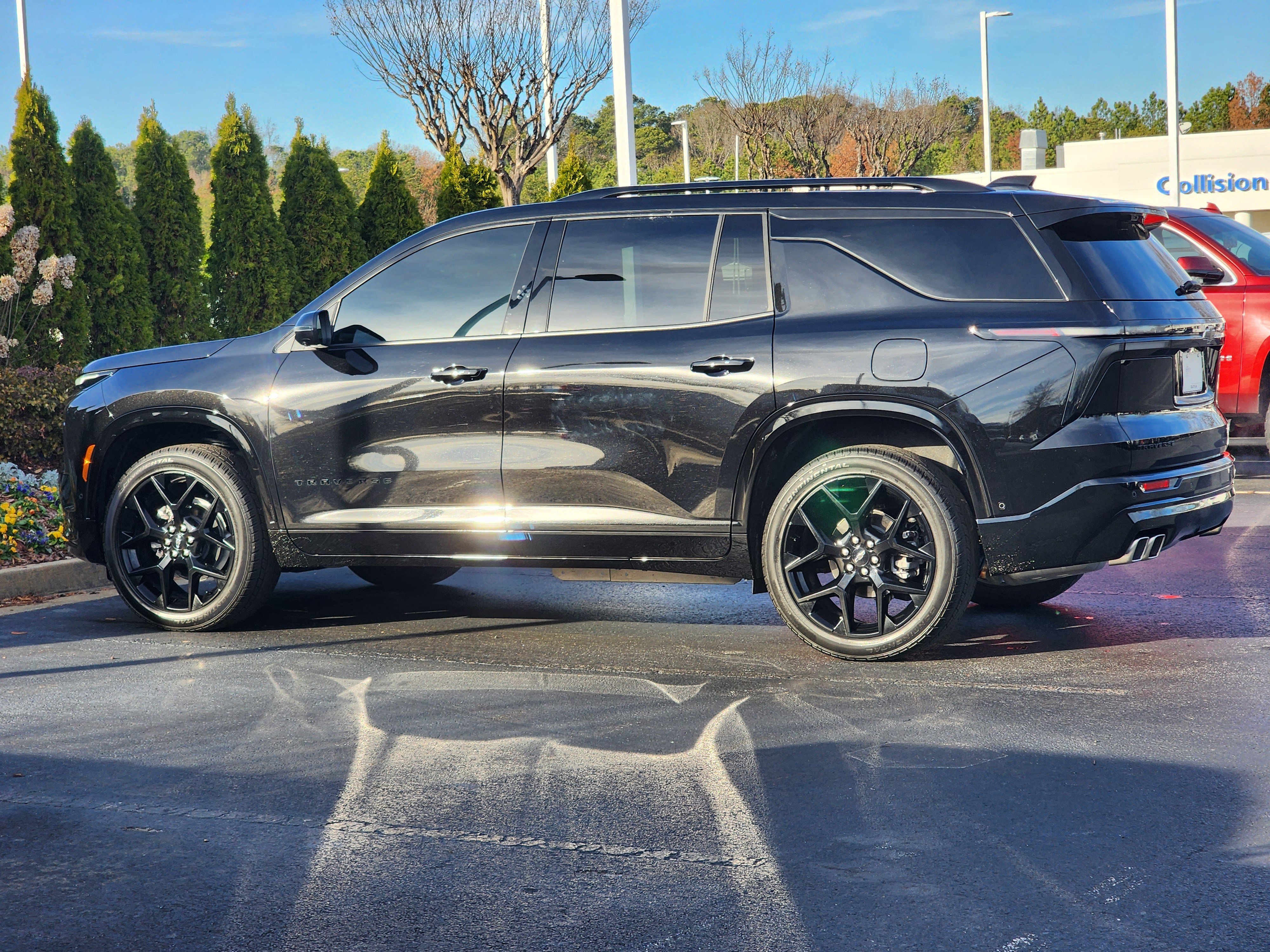 Used 2025 Chevrolet Traverse RS image 9