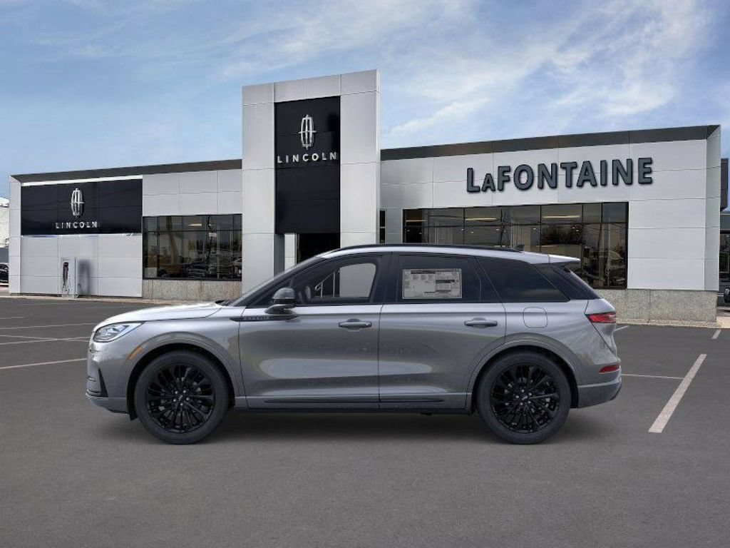 New 2025 Lincoln Corsair Reserve w/ Jet Appearance Package AWD/4WD image 3