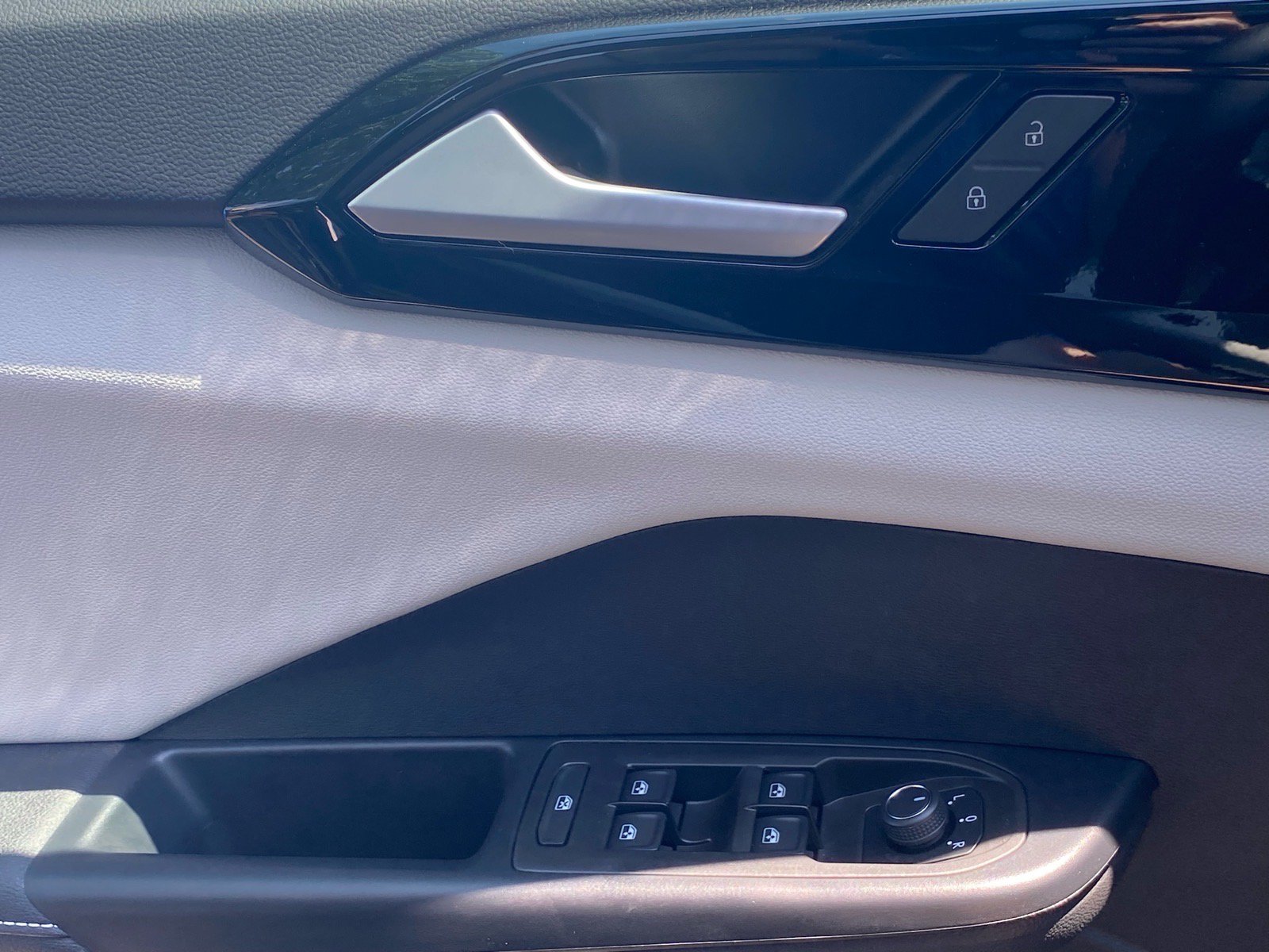 New 2026 Volkswagen Taos S FWD image 7