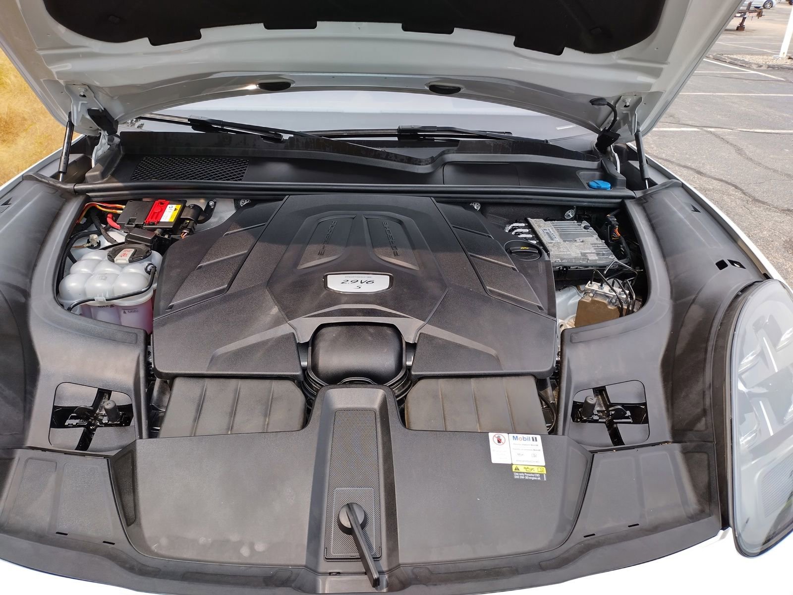 Used 2022 Porsche Cayenne S Platinum image 23