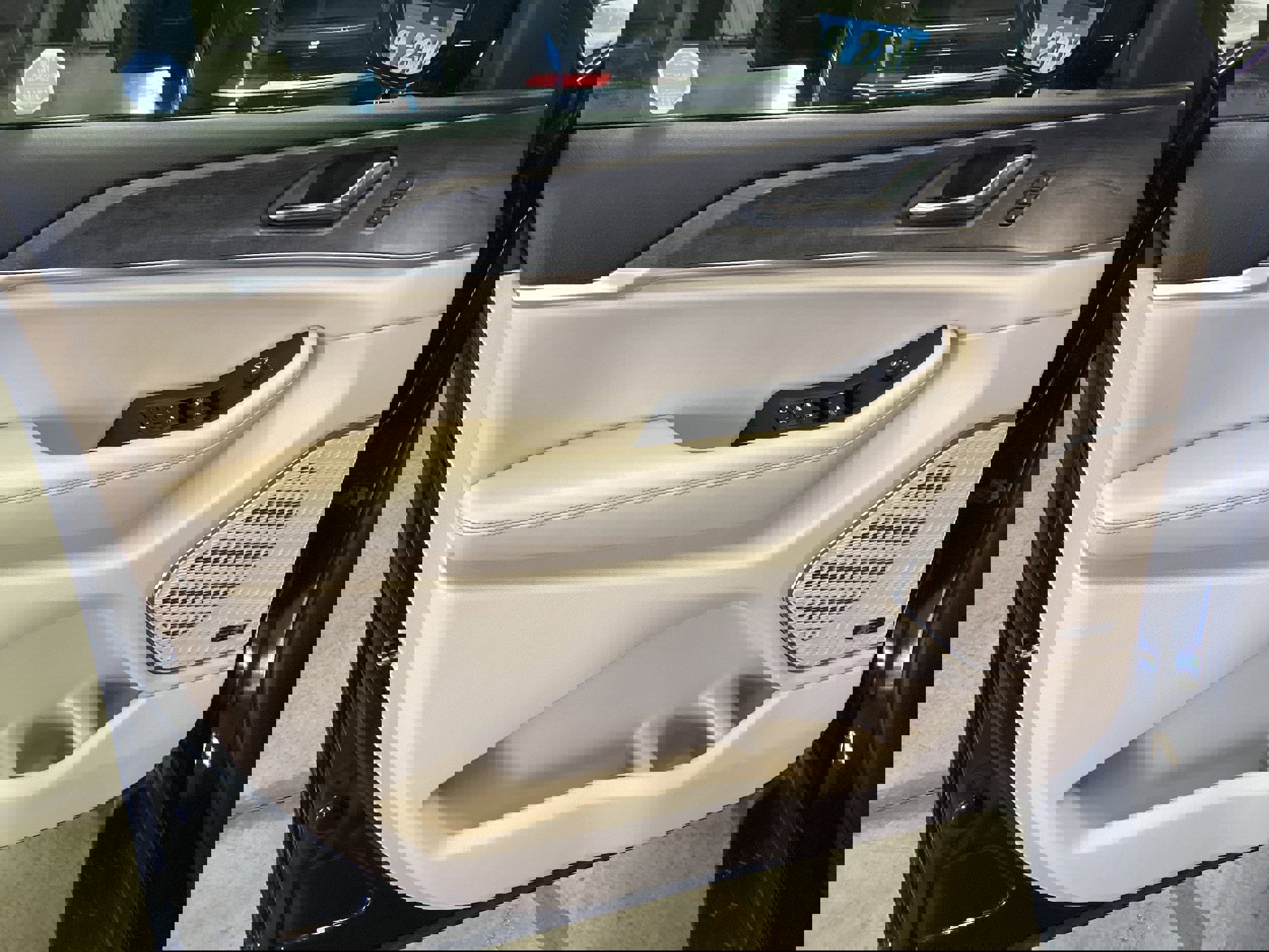 Used 2024 Jeep Grand Cherokee Limited w/ Luxury Tech Group II image 13