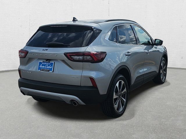 Used 2023 Ford Escape Platinum image 5