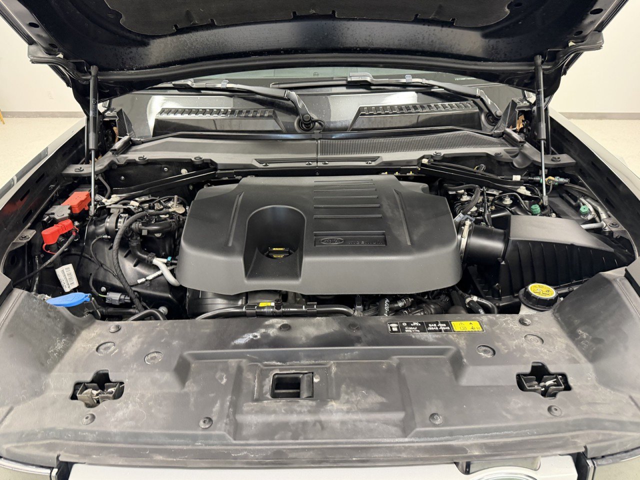 Used 2025 Land Rover Defender 110 S image 62