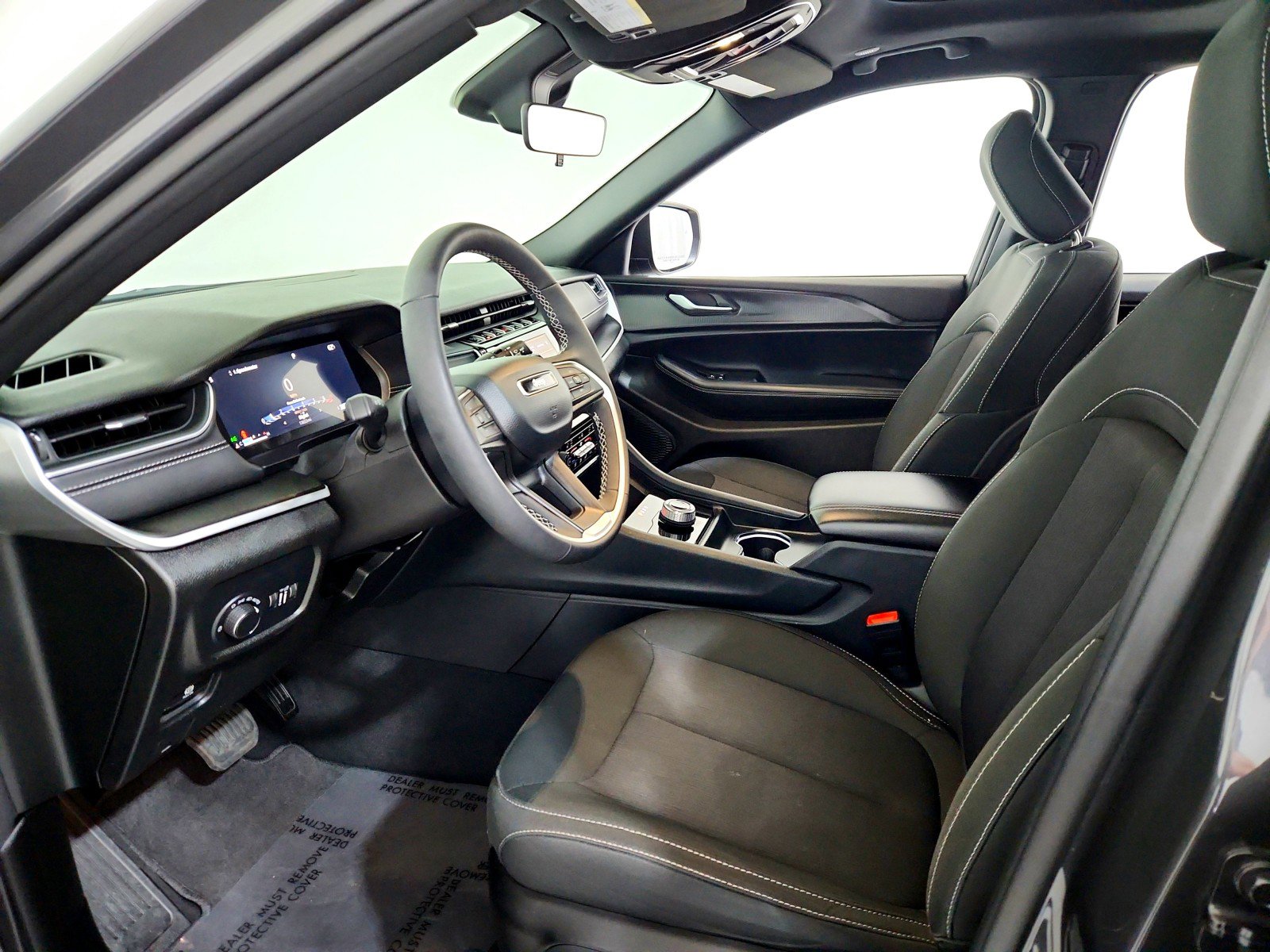 Used 2025 Jeep Grand Cherokee L Laredo w/ Luxury Tech Group I image 15