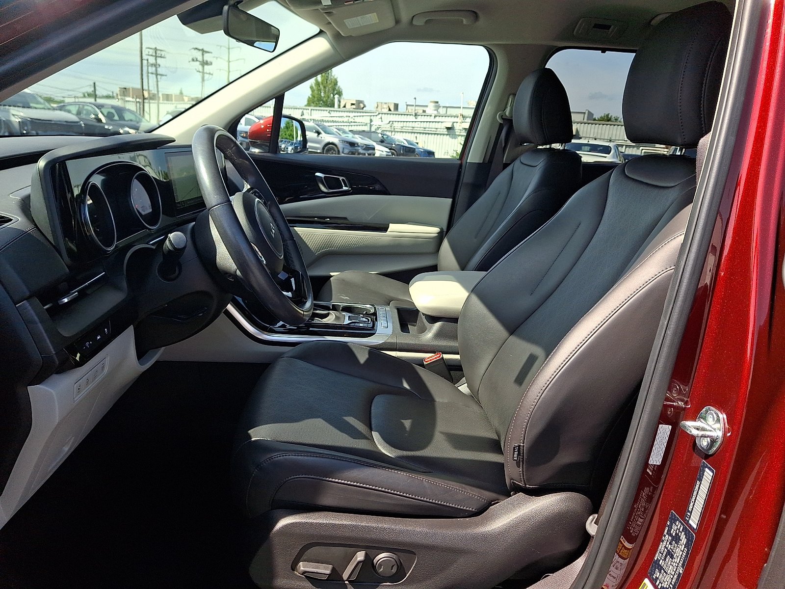 Used 2024 Kia Carnival EX FWD image 14
