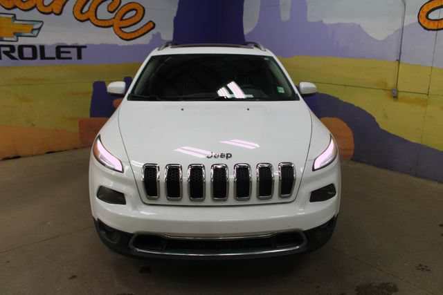 Used 2017 Jeep Cherokee Limited w/ Luxury Group AWD/4WD image 3