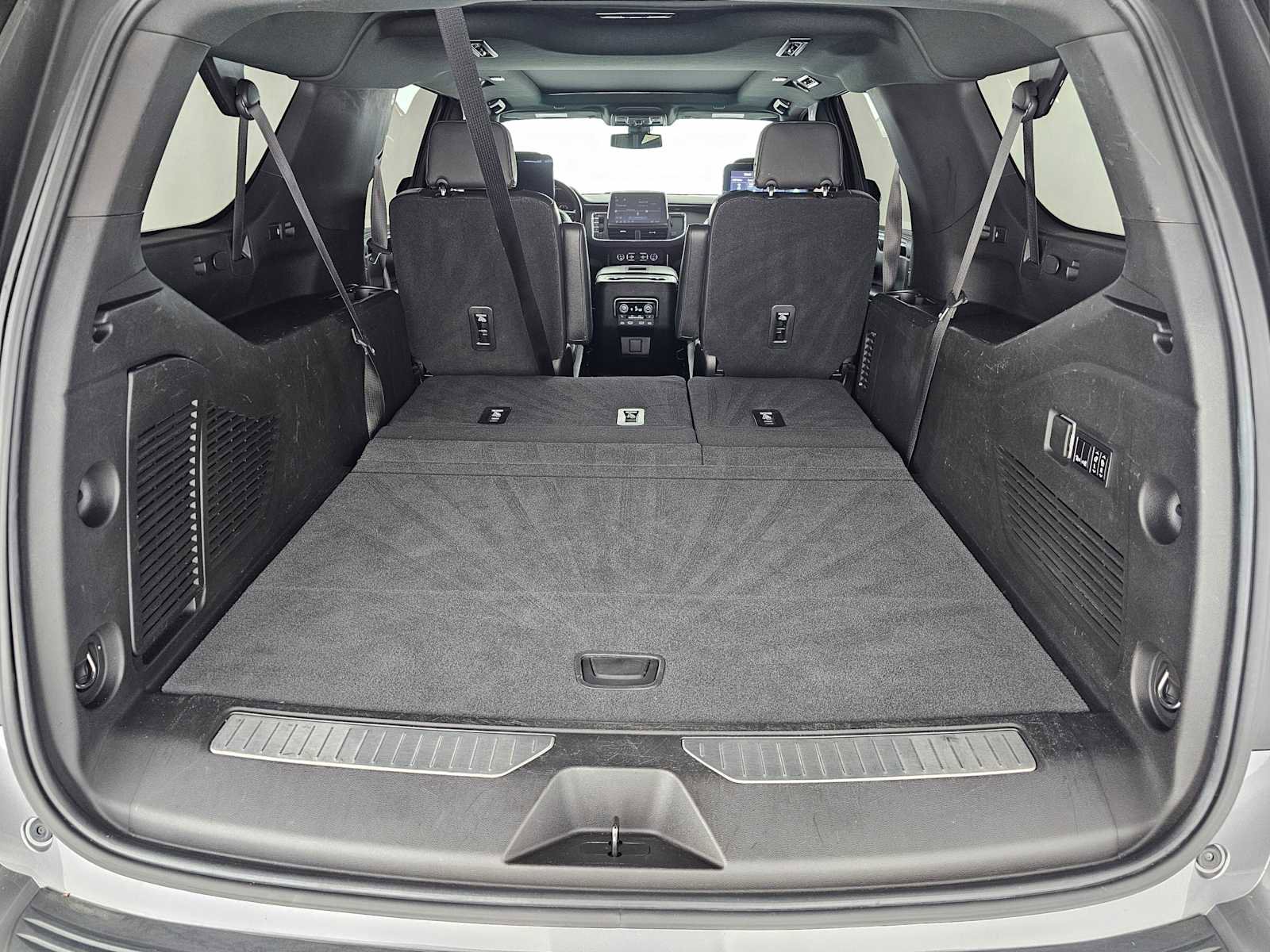 Used 2021 Chevrolet Suburban RST w/ Luxury Package image 17