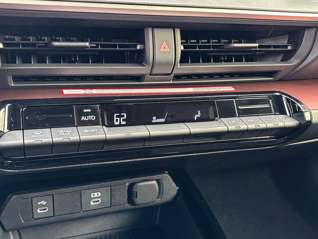 New 2026 Toyota Prius Plug-In Hybrid SE image 18