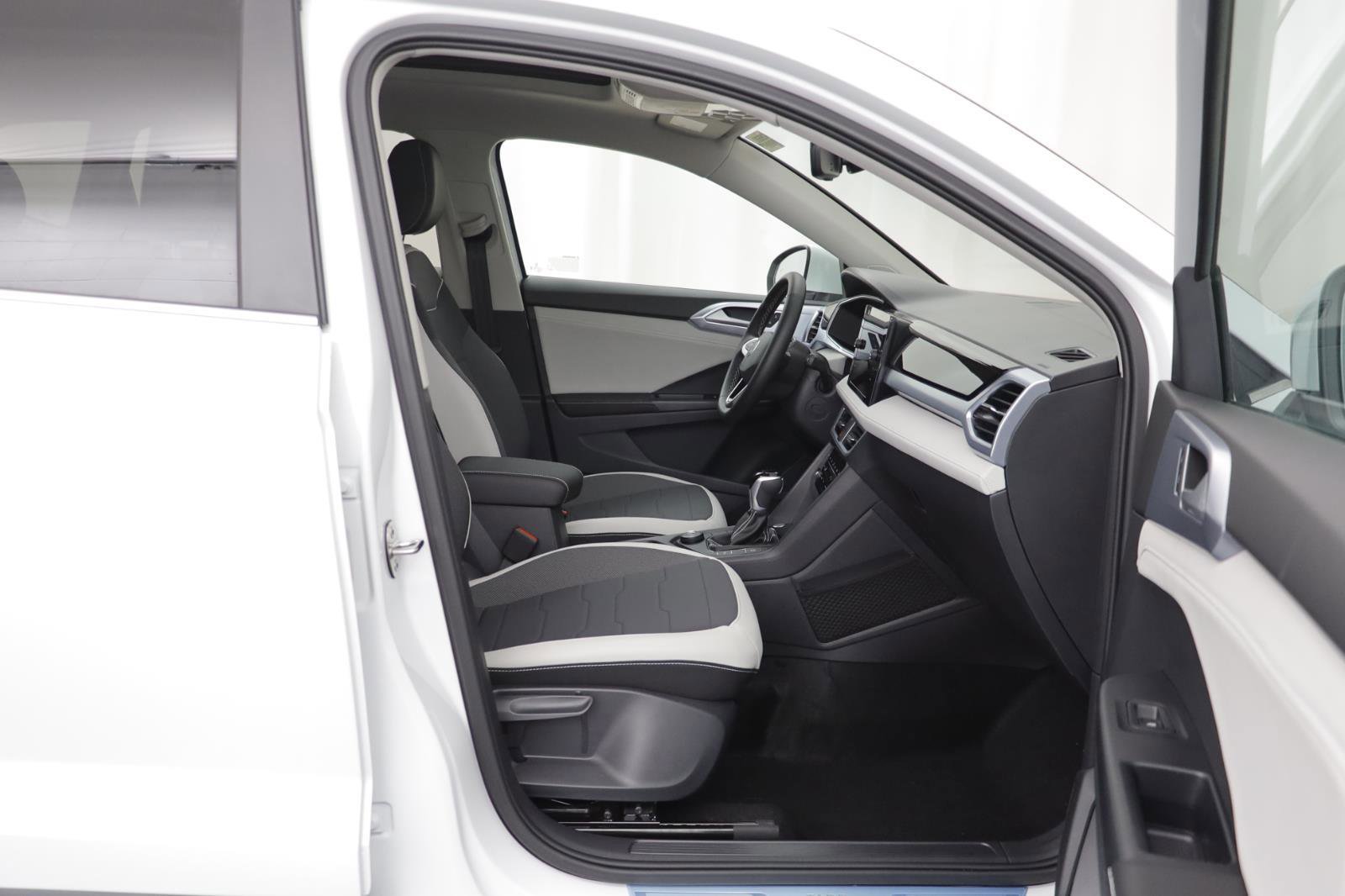 New 2026 Volkswagen Taos SE image 18