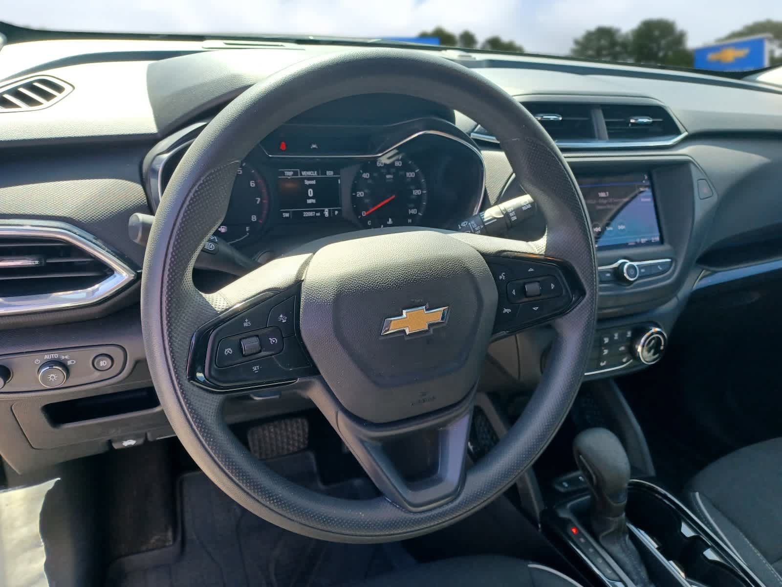 Used 2023 Chevrolet TrailBlazer LT FWD image 9