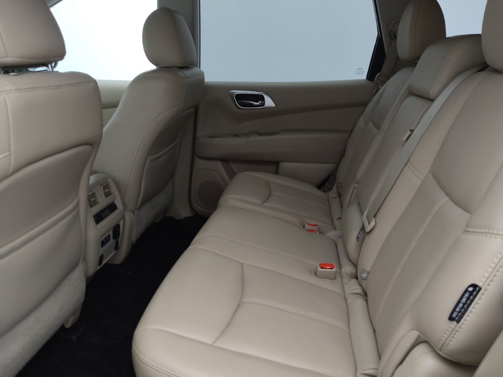 Used 2019 Nissan Pathfinder Platinum image 18
