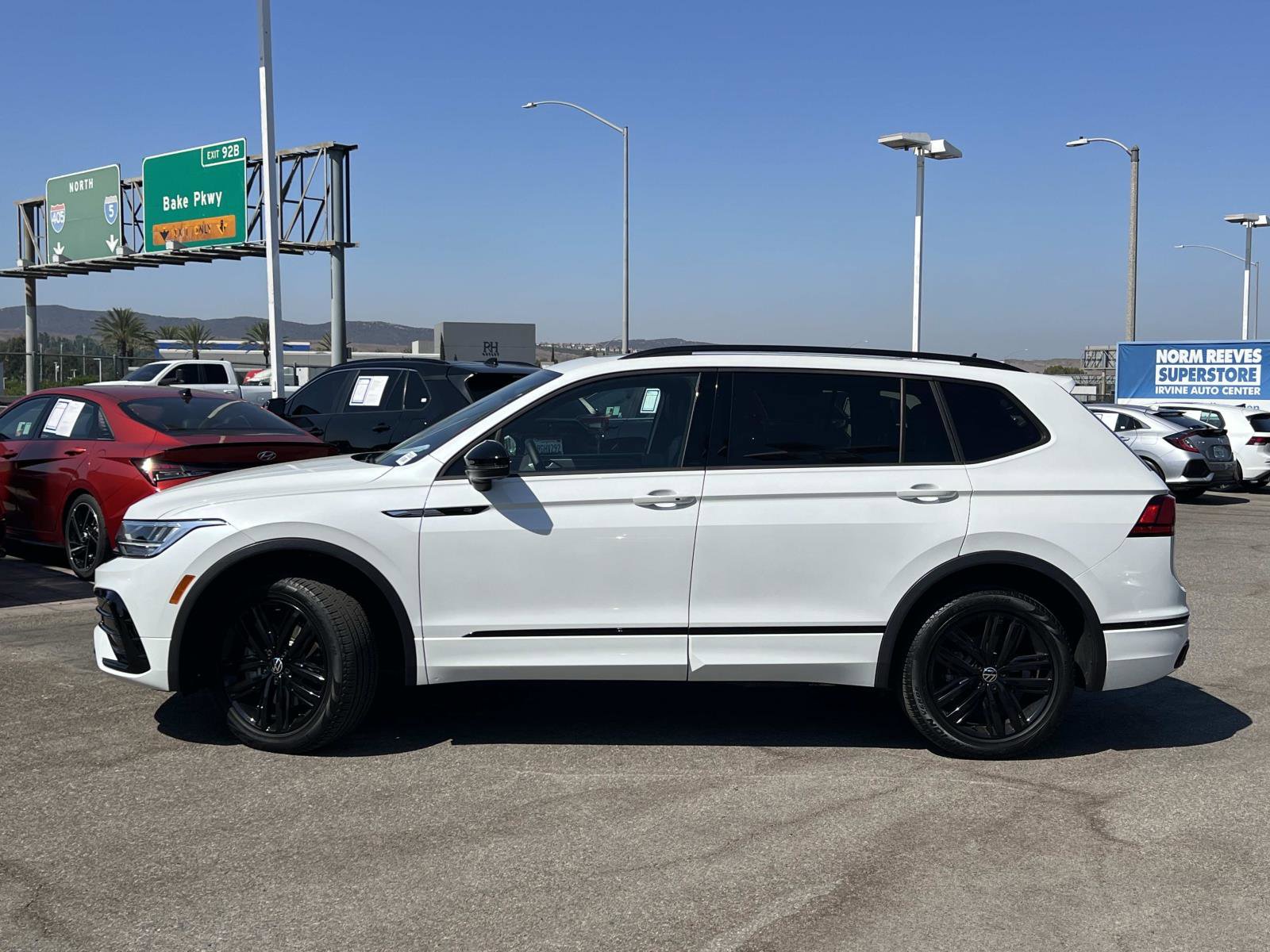 Certified 2022 Volkswagen Tiguan SE R-Line image 2